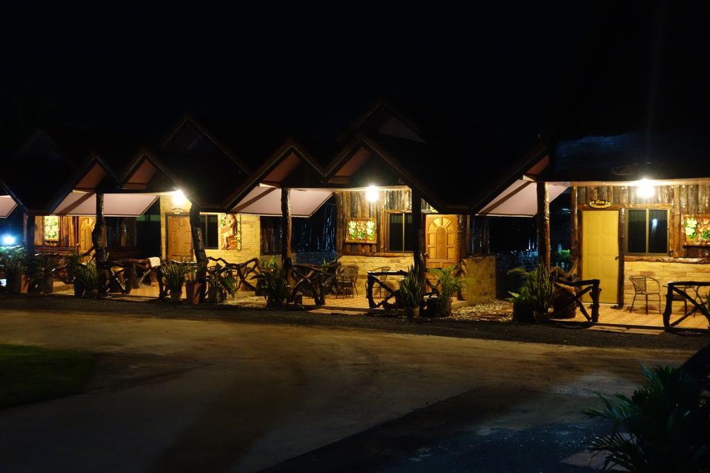 Busby Resort Ban Ta Phraya Exterior photo